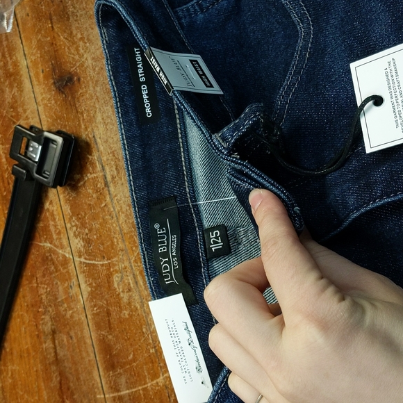 Judy Blue Cropped Straight Leg Raw Hem Jean 88375 - Picture 5 of 6